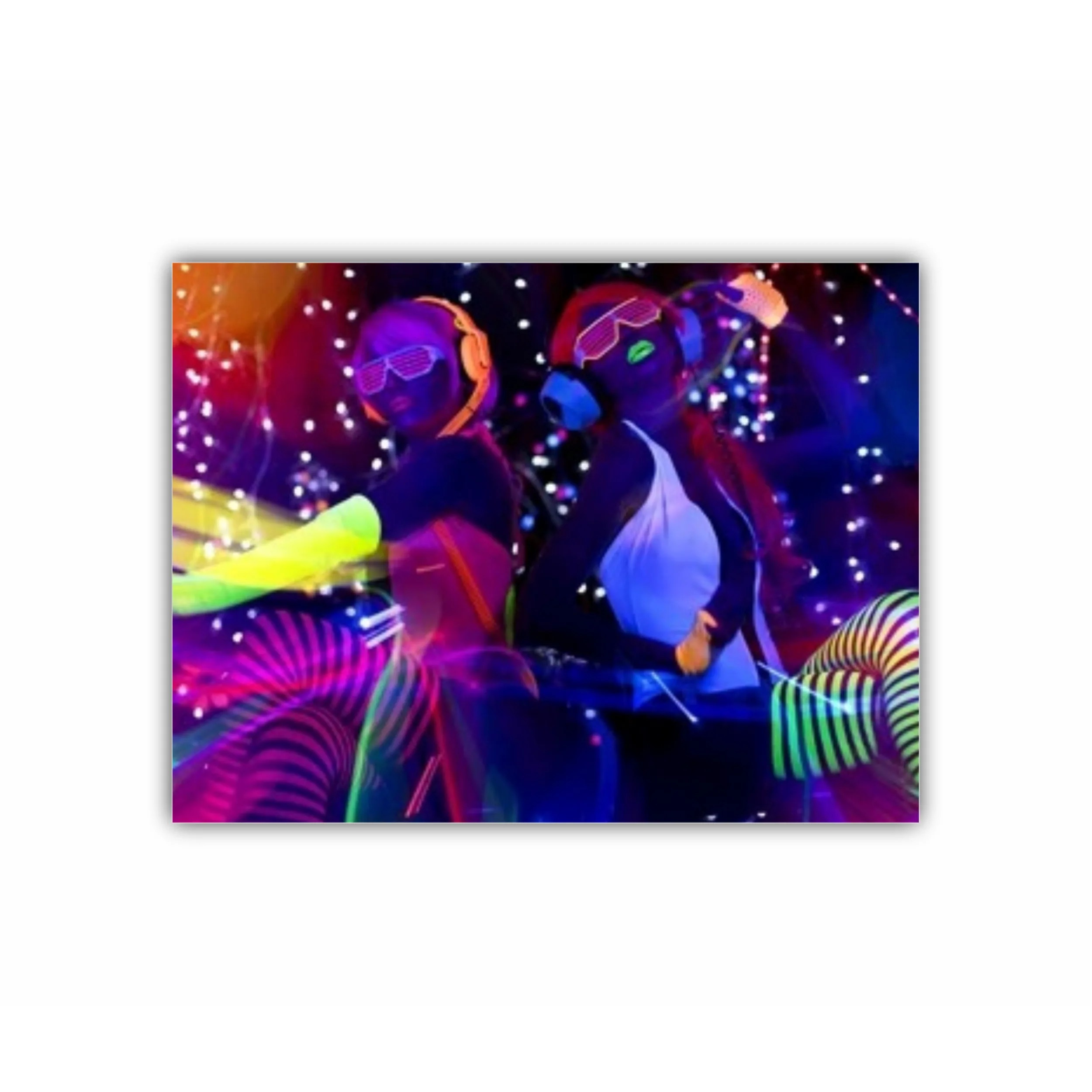 2 femei sexy cyber glow raver filmate in haine fluorescente sub lumina neagra UV